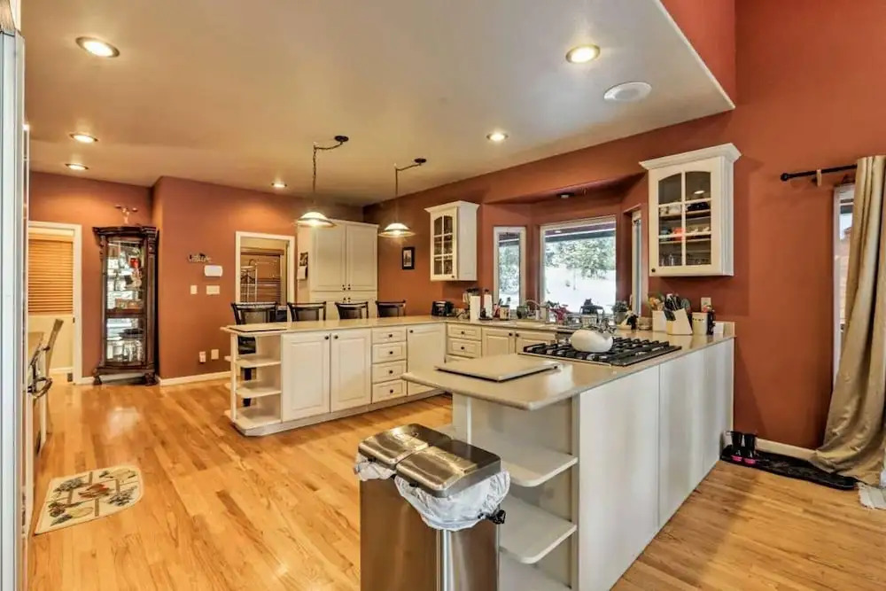 Large Home in Central Truckee With Private Hot Tub
