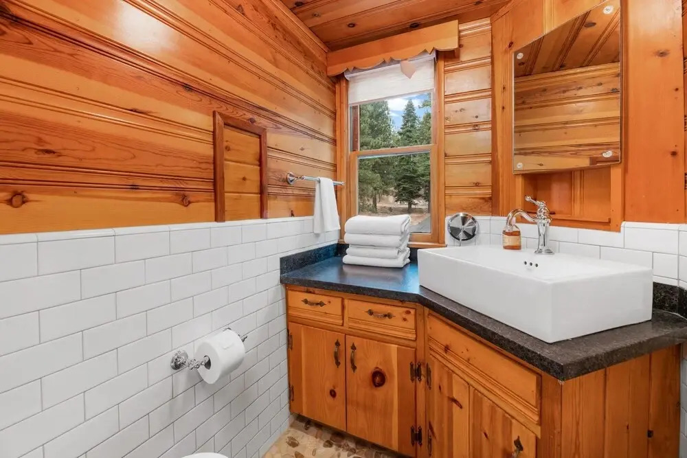 40 - Waterfront Retreat 4 Bedroom Home by Redawning