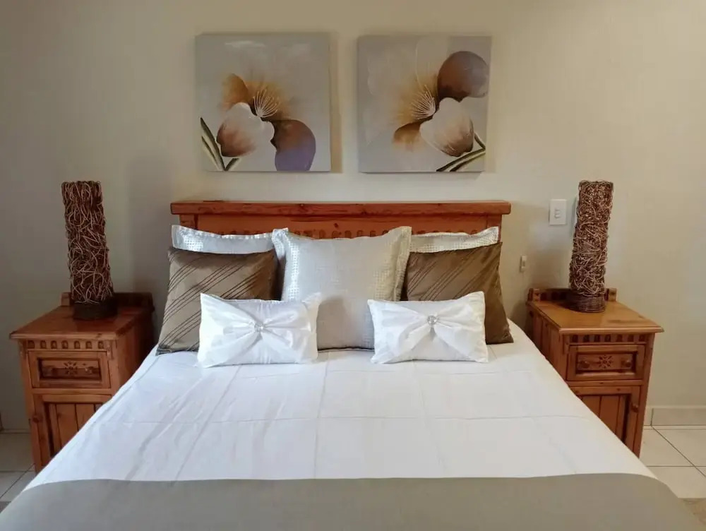 Tranquil Beach House in Southbroom Are, Marina Beach, With Stunning Lagoon Views