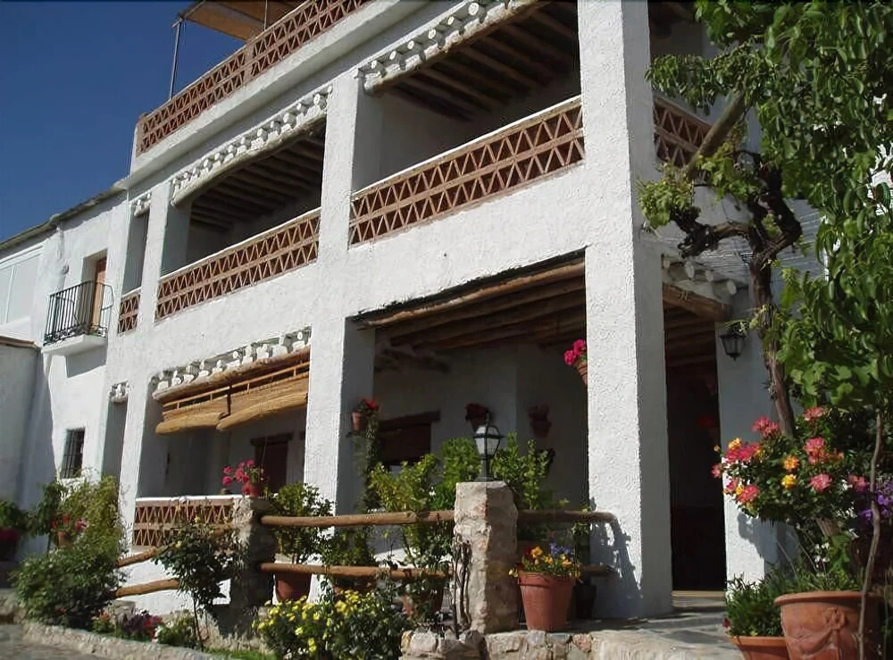 APARTAMENTOS CASERIA DE COMARES