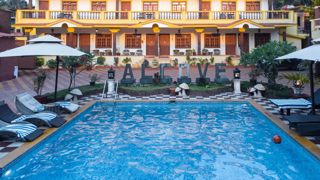 Alcove Beach Resort