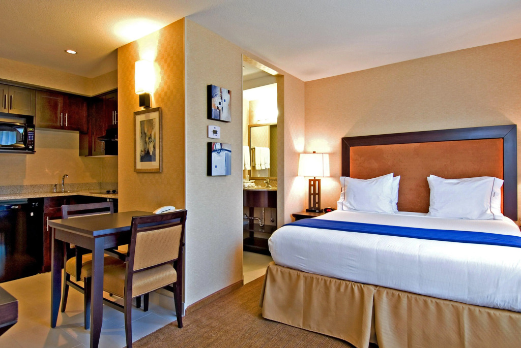 Holiday Inn Express & Suites Riverport Richmond by IHG