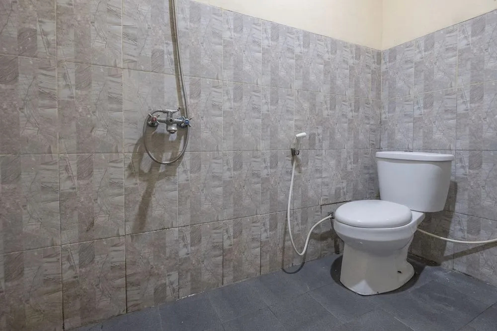 OYO 1075 Rumah Indah Losari Inn