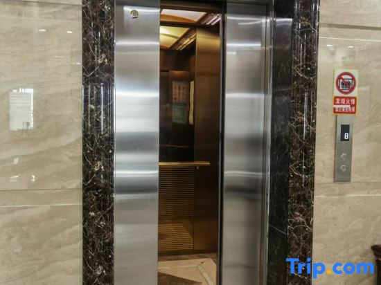 Super 8 Collection Hotel (Fukang Zhunge'er Road)