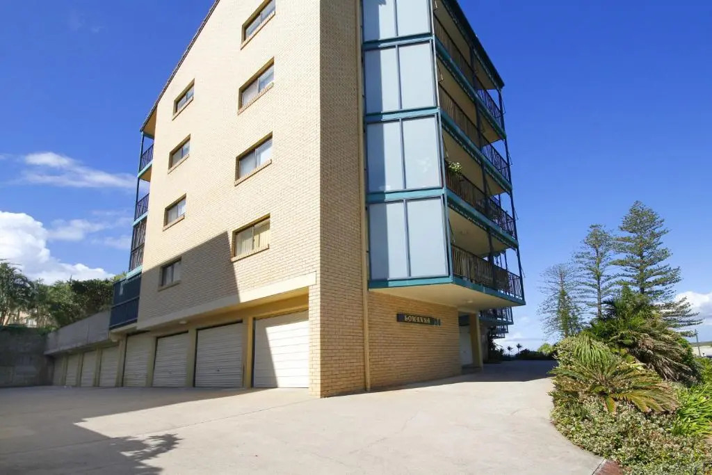 Lowanna Unit 10, 24 Bulcock Beach Esplanade, Bulcock Beach