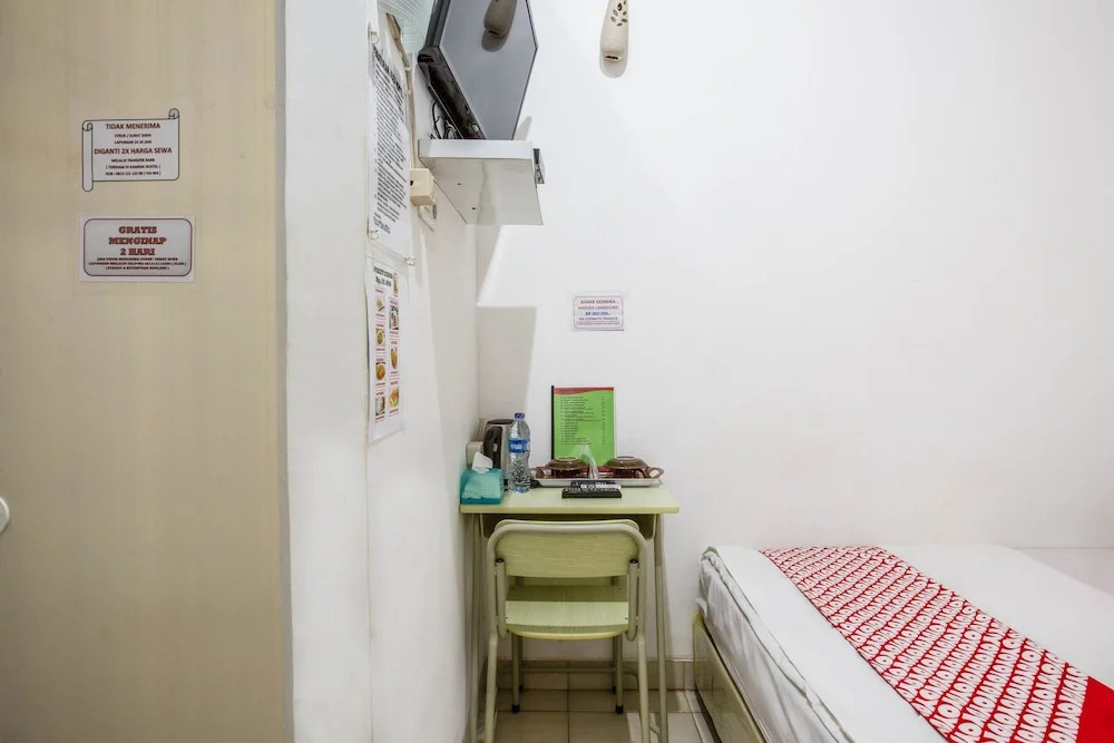 Alex Hostel by OYO Rooms