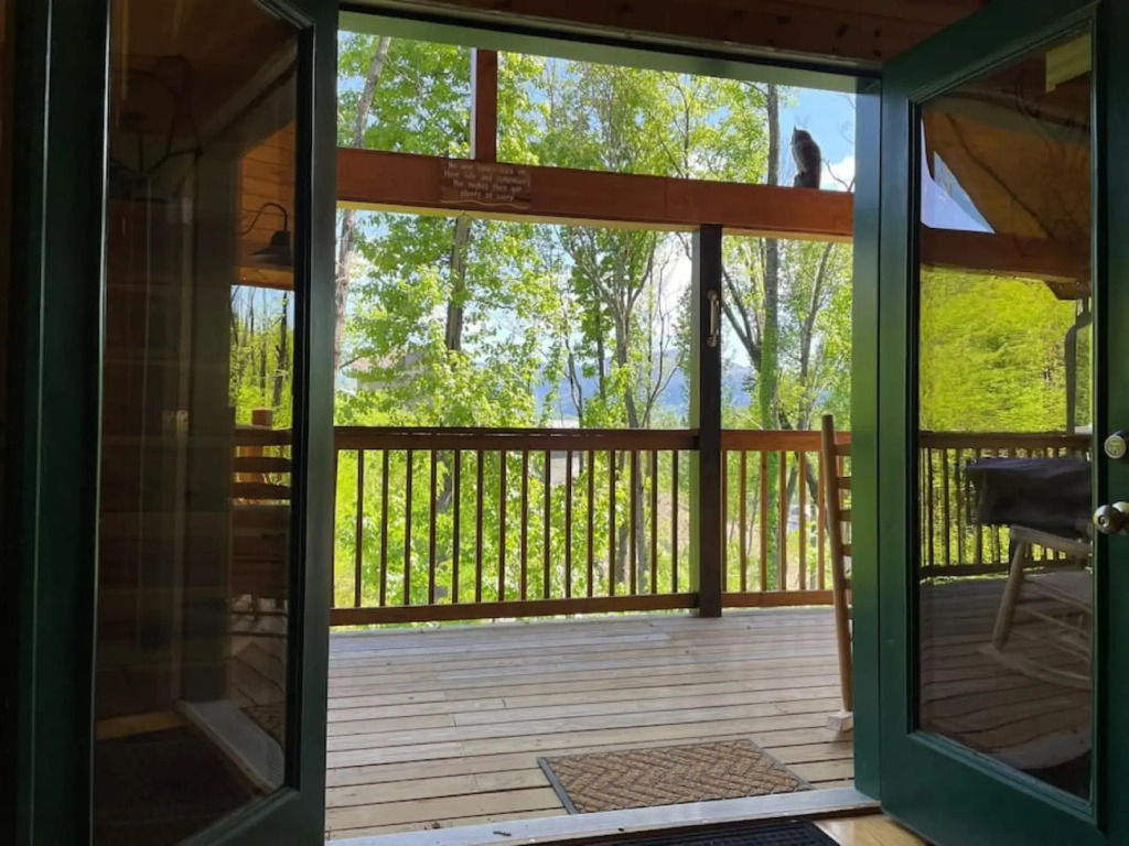 Take it Easy with hot tub and community pool