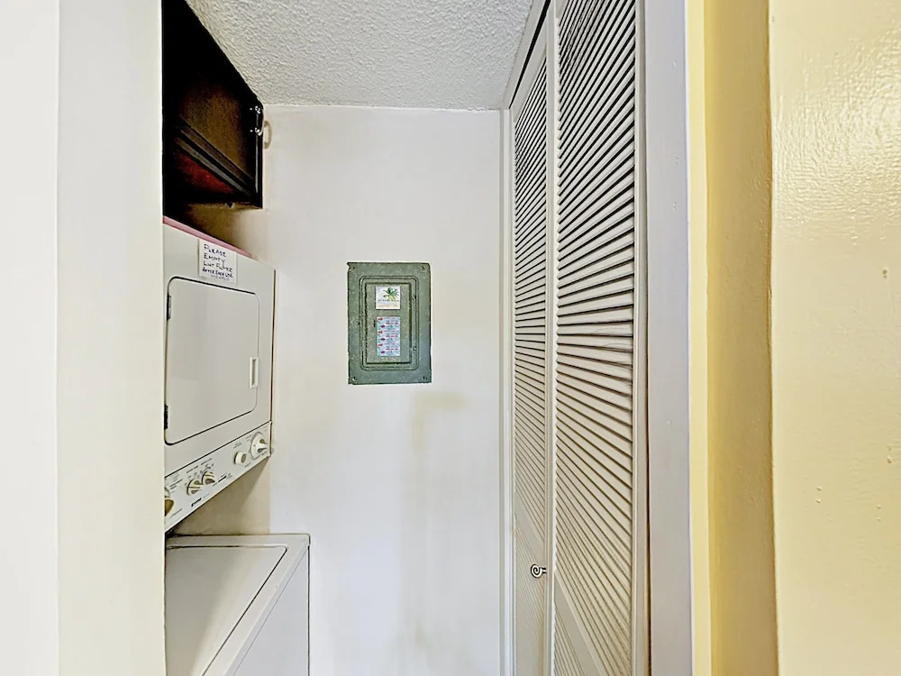 New Listing! Oceanfront W/ Resort Amenities 2 Bedroom Condo