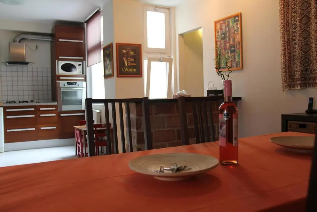 Queen Zita Apt 130 m2 near Chain Bridge