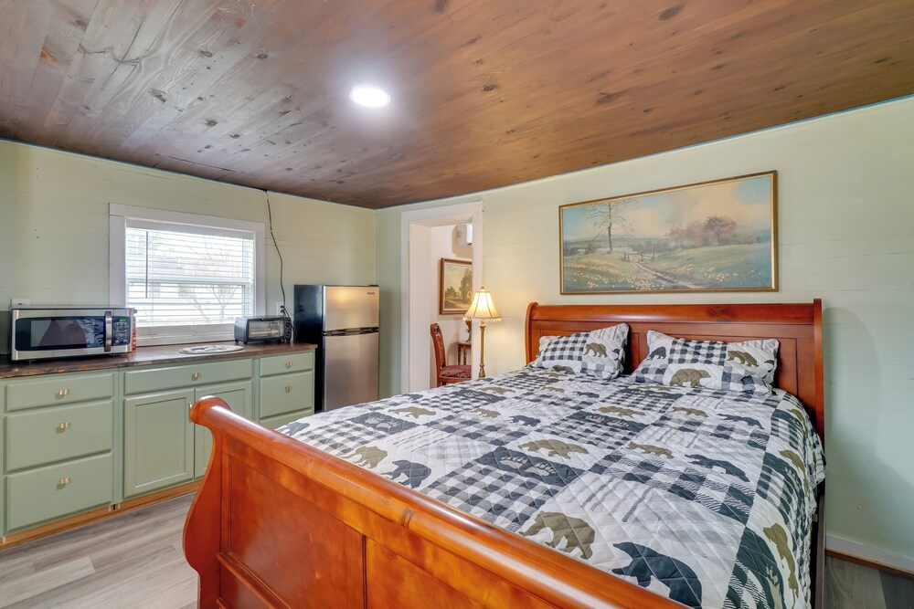 Explore Cades Cove & Smoky Mtns! Restored Cabin