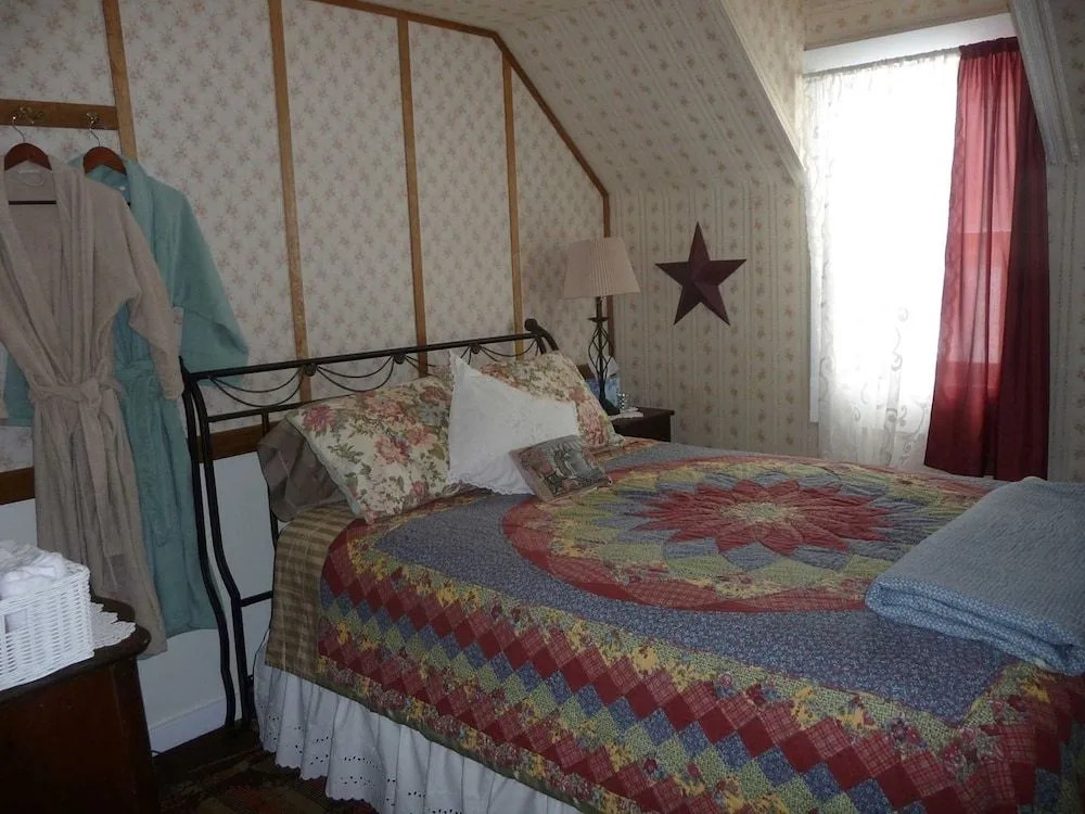 Stay Twin Lakes Cottage