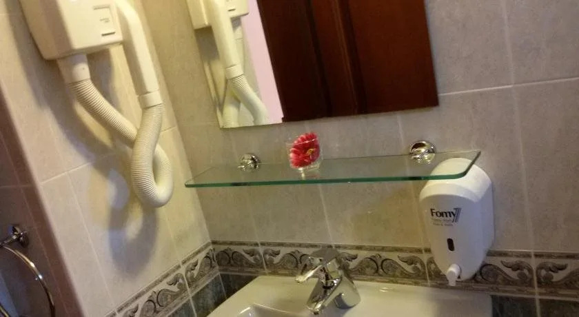 Elegance Hotel
