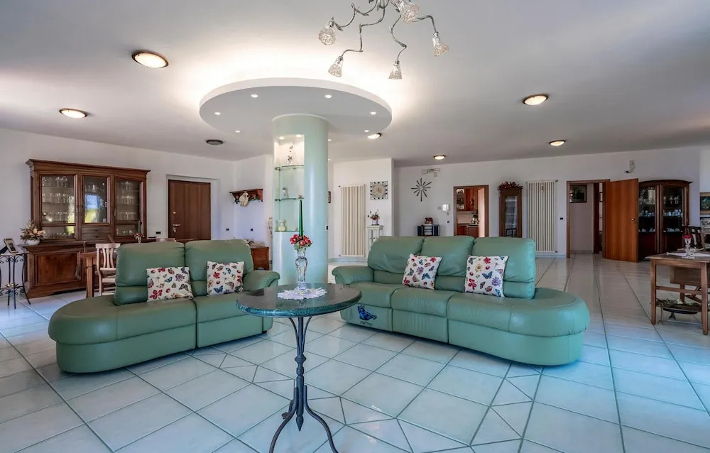 Beautiful Home In Belsito With Wifi