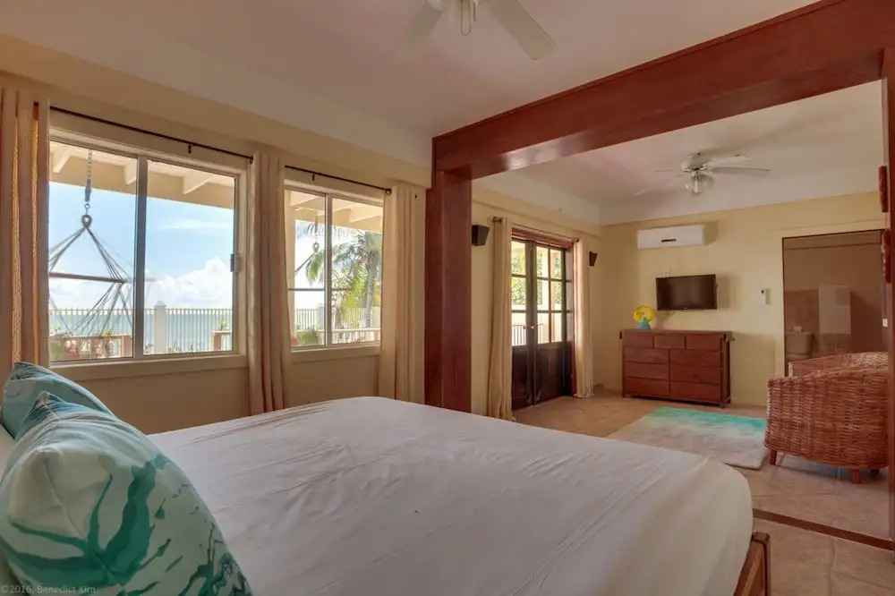 Mission Bay - Large 5 Bedroom Oceanfront w Pier and Pool