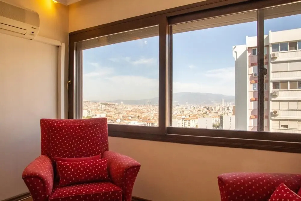 Vibrant Flat Near Trendy Attractions in Karsiyaka