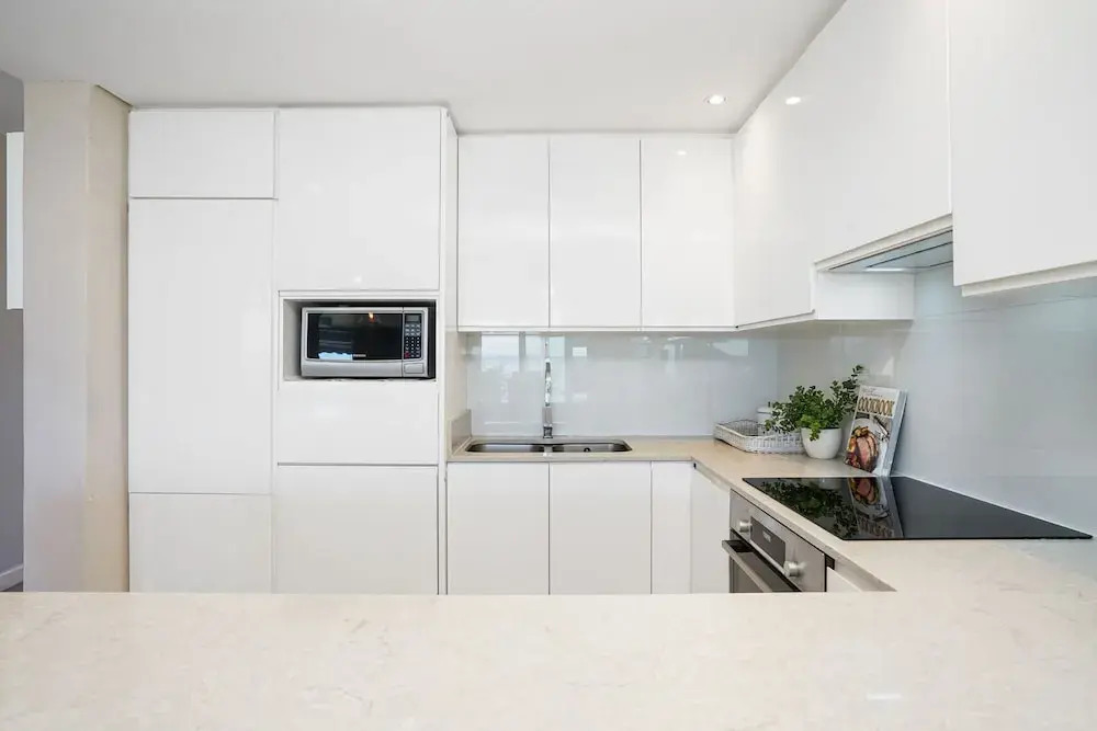 Dolphin Beach H106