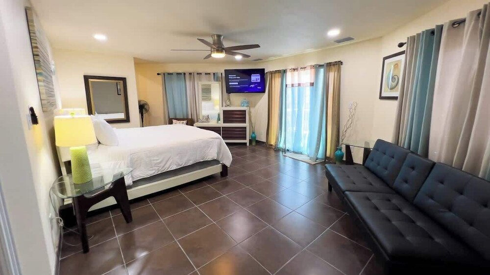 Channelfront - Remodeled - Pool - Boatslips