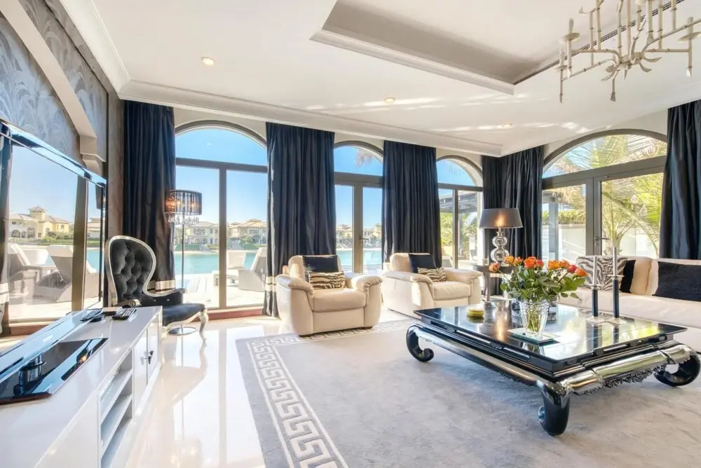 Glamourous Beachfront Villa on The Palm w Pool