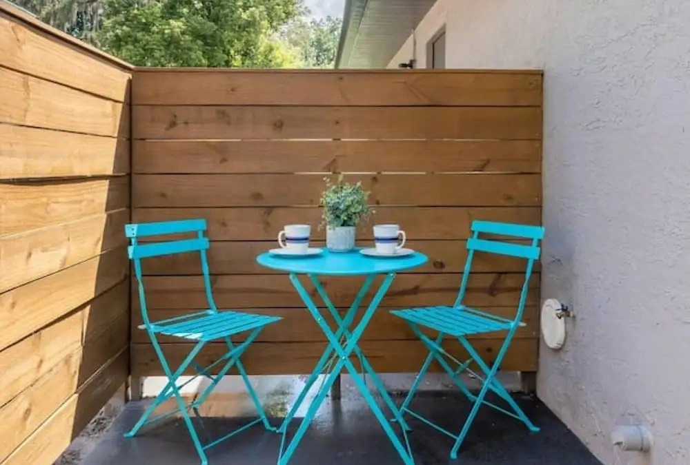 561j Large 2 Bedroom With King bed and Patio