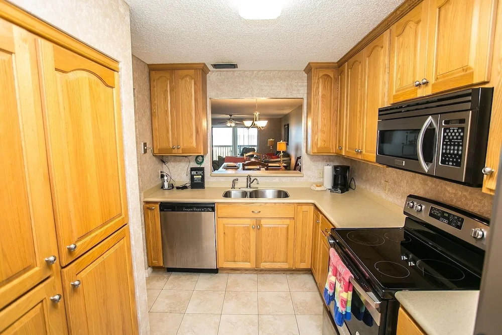 Sea Haven 522 [3/2.5] Free Activities! & Oceanfront Wifi Pool
