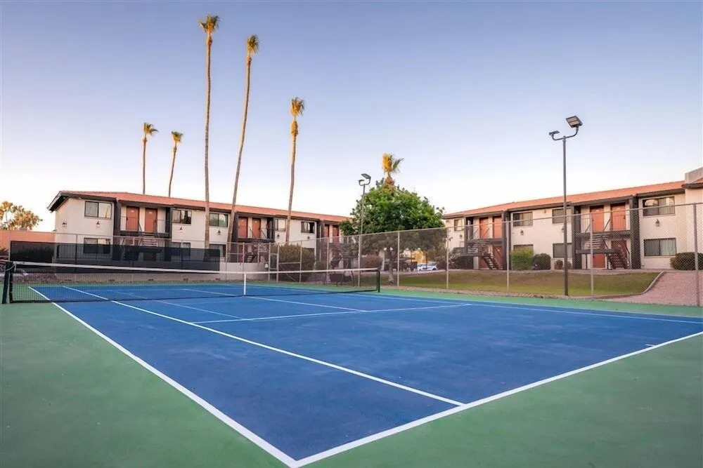 Scottsdale's premium short term getaway, Fully furnished 1 bedroom homes, FREE Golf, cable, utilities, Wi-Fi, parking, pool, and bike trails- Unit 231 by RedAwning