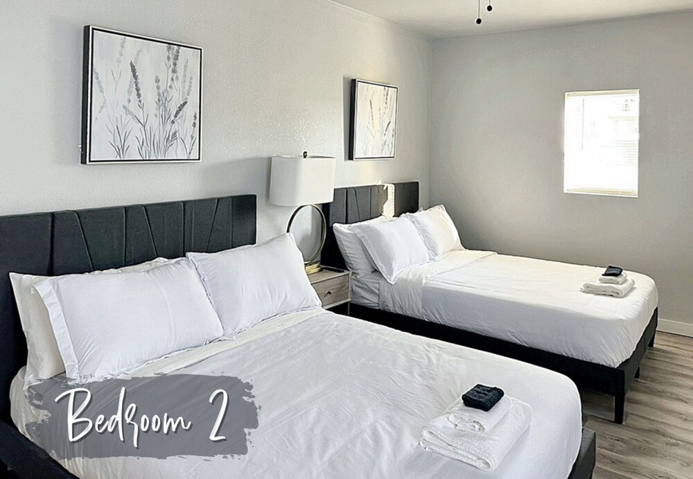 Vintage Vibes Modern Comfort 2BR for 6 Guests