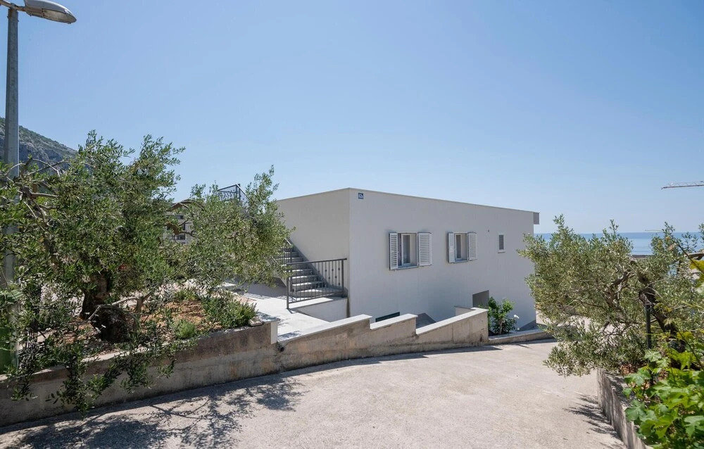 Beautiful Home in Makarska With Wifi and 2 Bedrooms