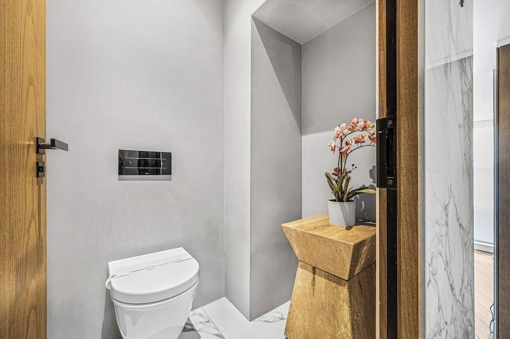 The Legacy Apartment - Soho - by Frankie