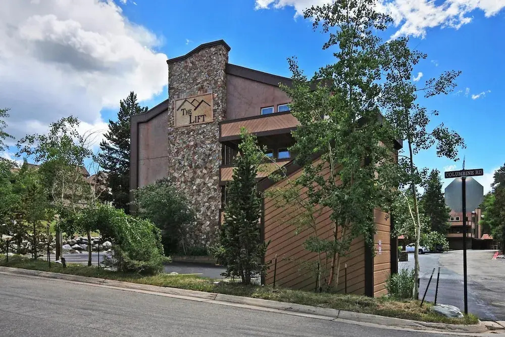 The Lift C11 1 Bedroom Condo by RedAwning