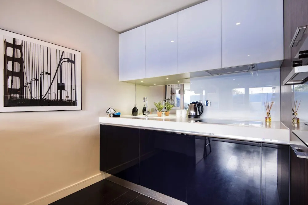 Bright Chelsea Grosvenor Waterside Apartment