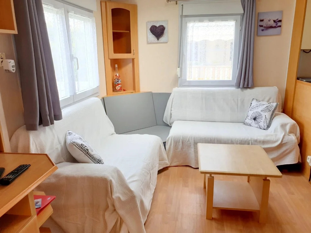 Bungalow With 2 Bedrooms in Hyères , With Furnished Garden - 1 km From the Beach
