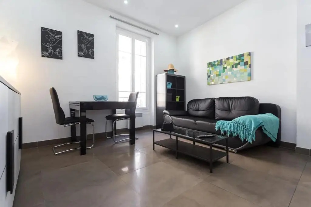 Feel Home - France 15