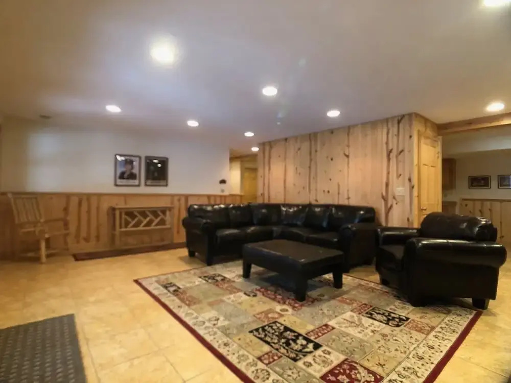 Yeti`s Den