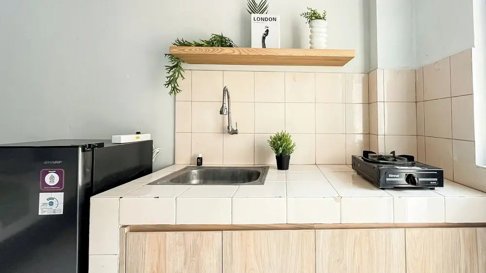 Basic Studio Room Apartment At Green Palm Residence