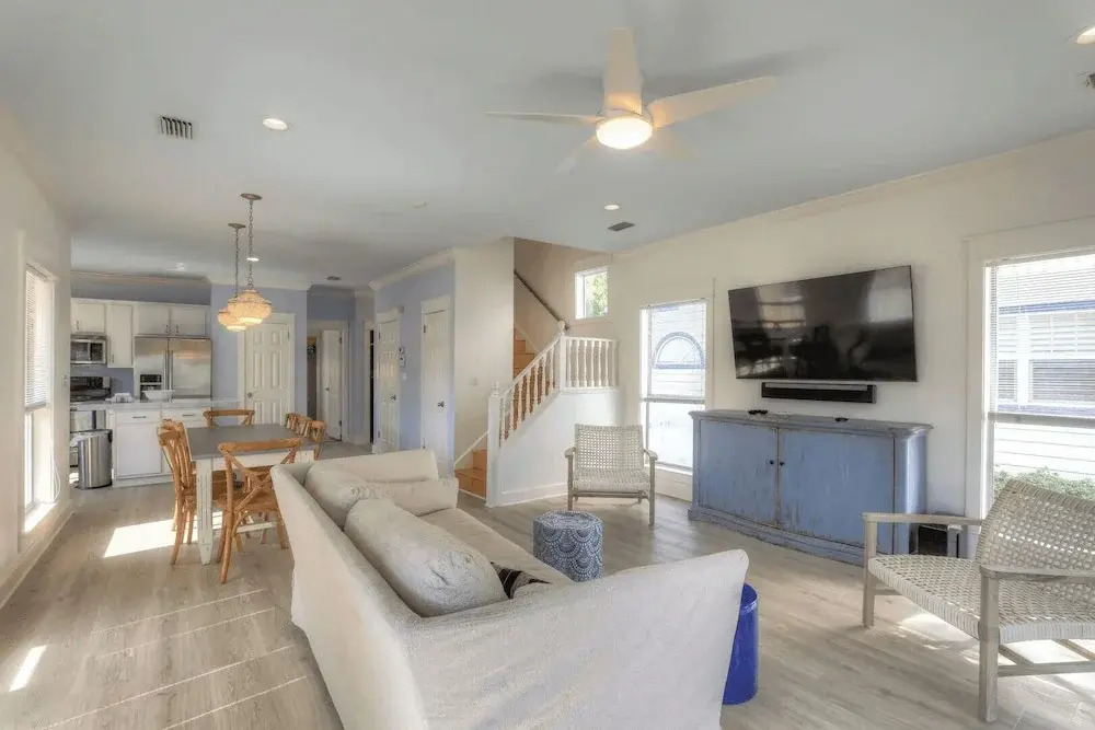 Holiday House by Avantstay Oceanview, Steps to Beach