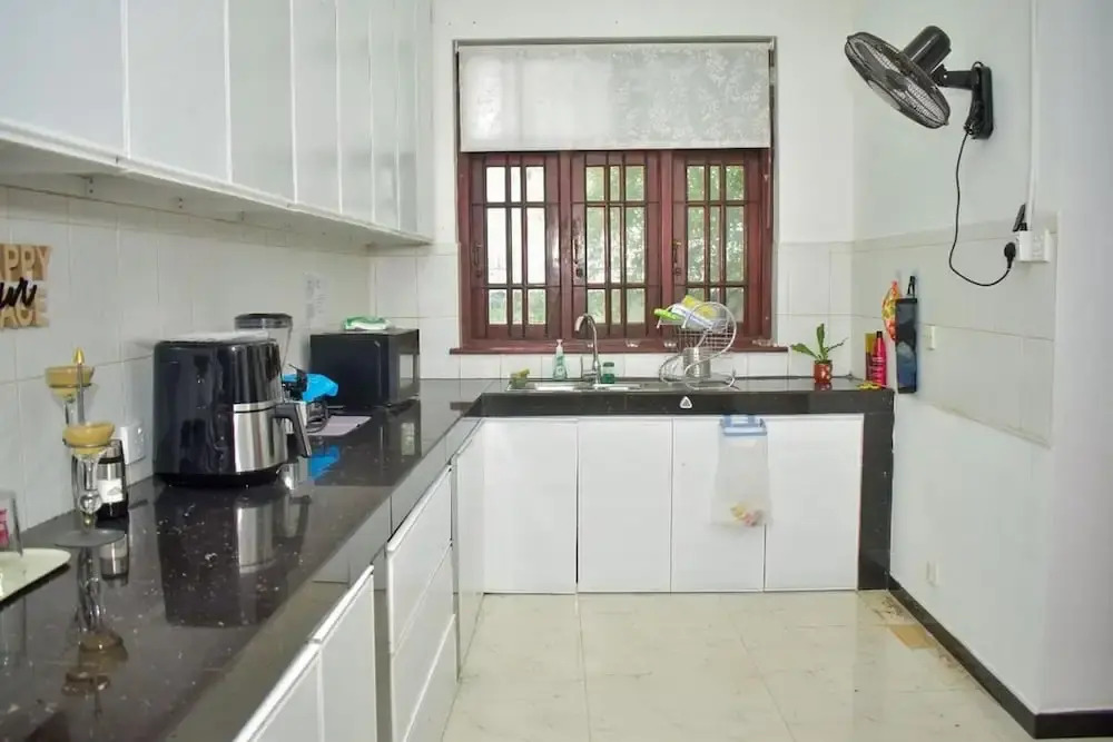 3 Bed House - Wifi Parking 10minBeach