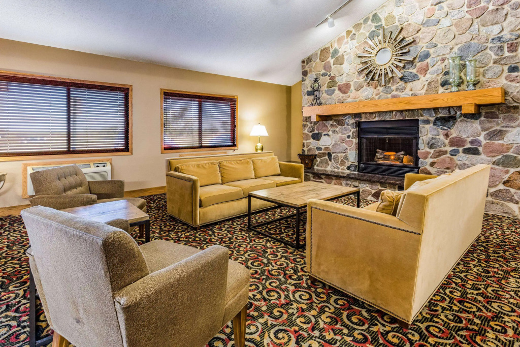 AmericInn by Wyndham Blue Earth