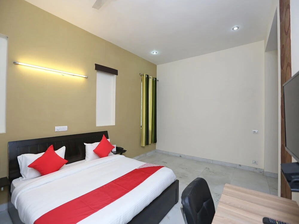 FabHotel Lakshmi Residency