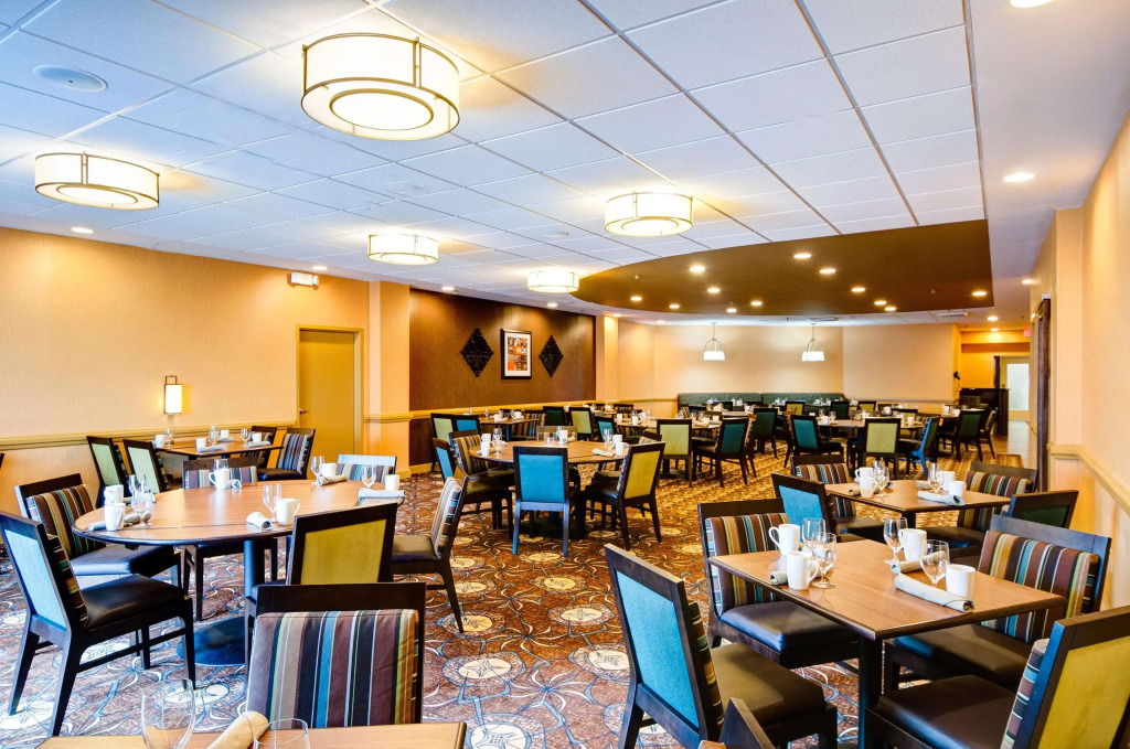 DoubleTree by Hilton Hotel Raleigh Brownstone University
