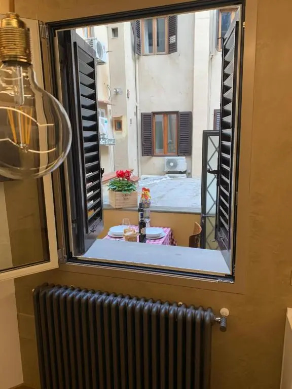AI MAGAZZINI DEI MEDICI (casa con balcone)