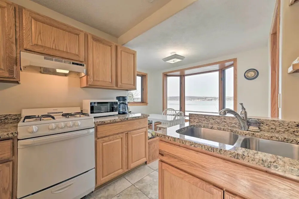 Serene Leelanau Lake Escape Near Wine Trail