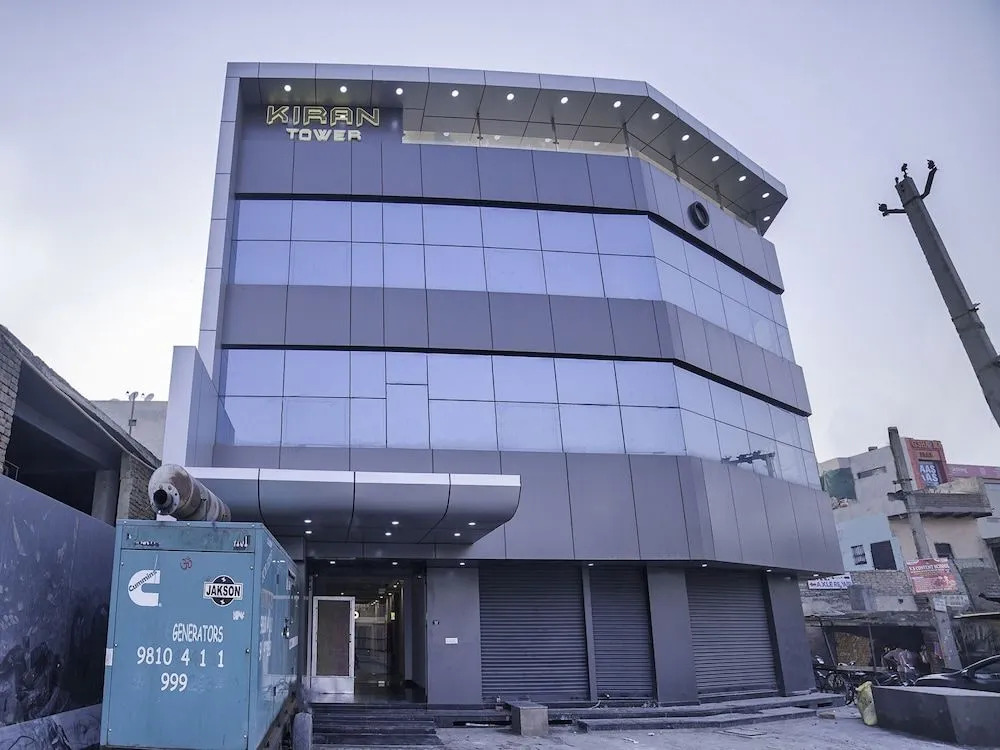 OYO 13637 Crown Residency