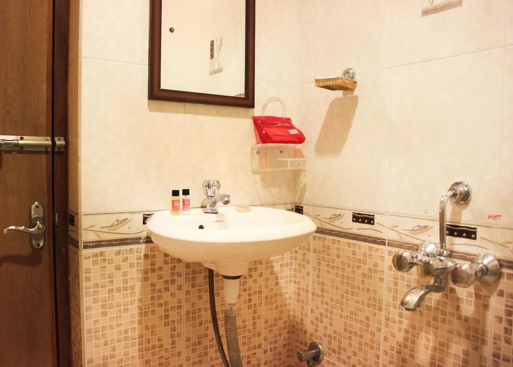 OYO 1327 Inchara Hotel