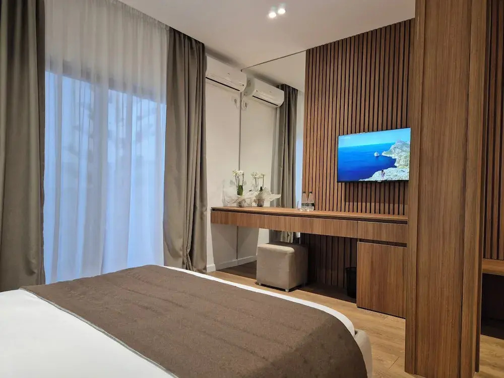 ORCHIDS Hotel