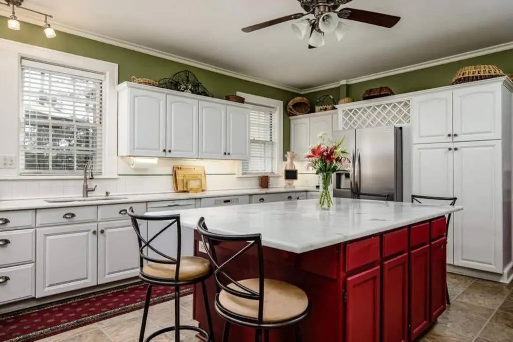 Knollwood House Bed & Breakfast