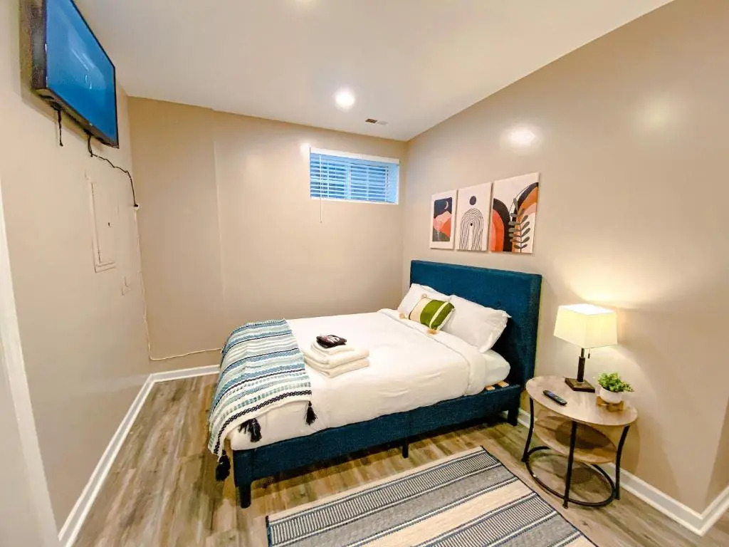Beautiful 5br home for 14 guests with free parking