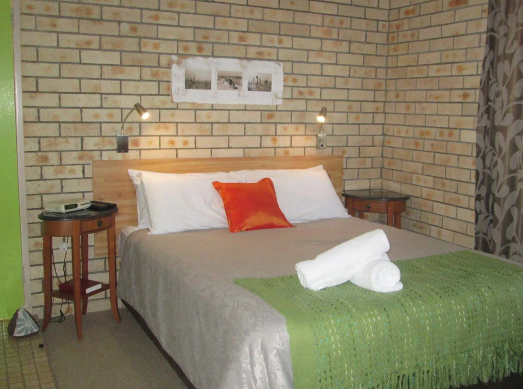 Hawks Nest Motel