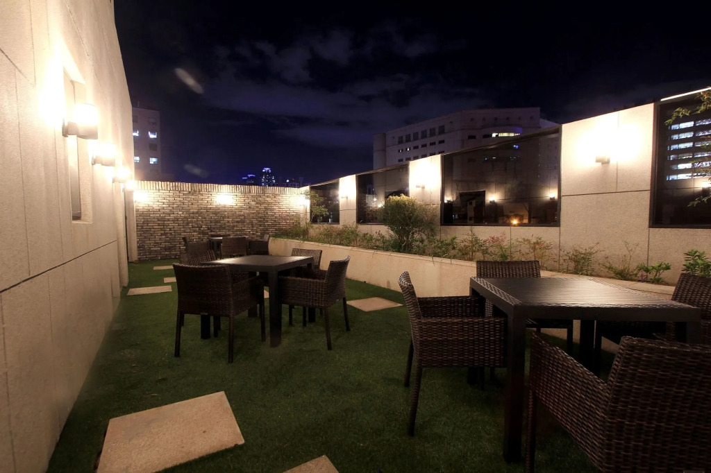 Beomil Brown Dot Hotel