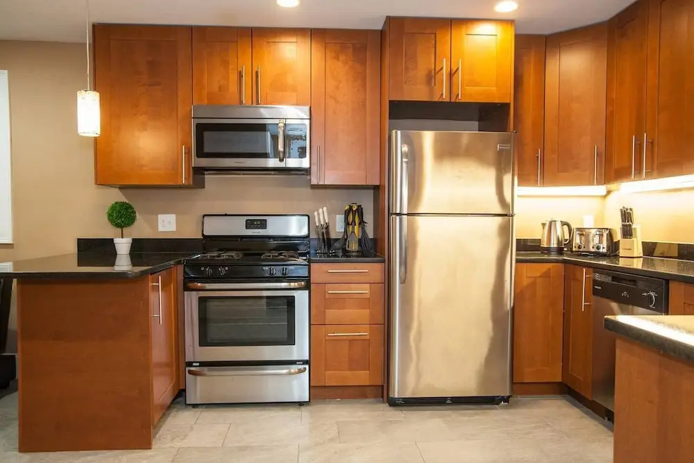 Lux Condo Near Boston - 3 King Beds 2 Bath-parking