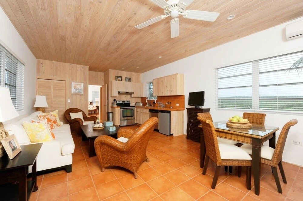 Goodwind & Cottage 6 Bedroom Home